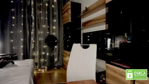 julia_t_mog online show from July 2, 9:10 pm