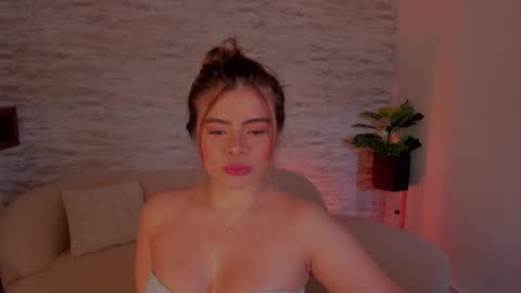 Snapshot of juliabelle_ chatting on October 2, 12:21 pm Julia Belle online show from October 2, 12:21 pm