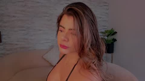 Snapshot of juliabelle_ chatting on October 8, 1:59 pm Julia Belle online show from October 8, 1:59 pm