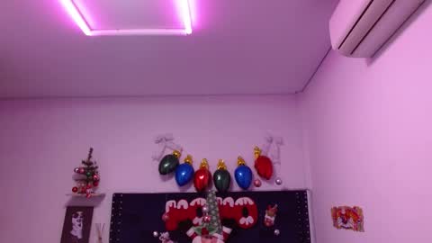Snapshot of juliabust1 chatting on December 16, 12:16 pm Julia online show from December 16, 12:16 pm
