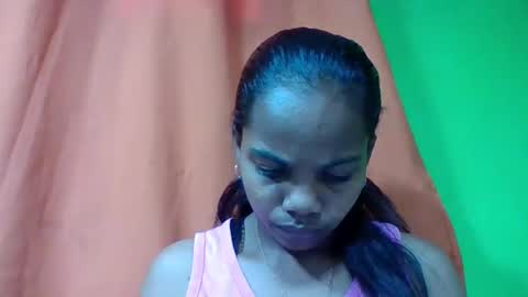 juliah02 online show from May 26, 11:53 am