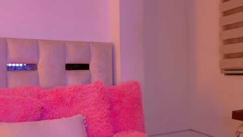 Juliana online show from July 7, 11:40 pm