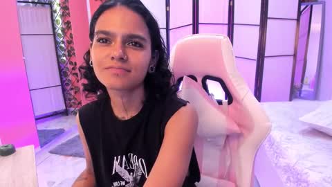 julianne_7 online show from March 3, 8:26 pm