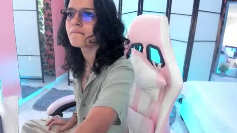 julianne_7 online show from February 23, 8:52 pm