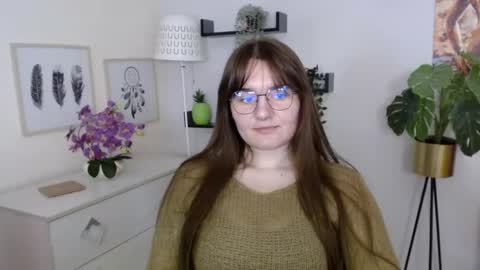 Snapshot of julie_extasy chatting on October 17, 1:47 pm Julie online show from October 17, 1:47 pm