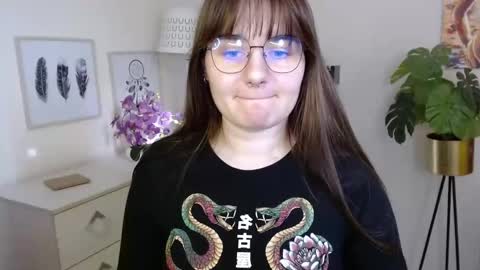 Snapshot of julie_extasy chatting on October 22, 12:32 pm Julie online show from October 22, 12:32 pm