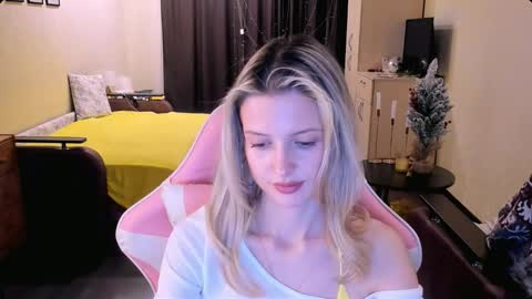 Julie online show from November 19, 5:02 pm