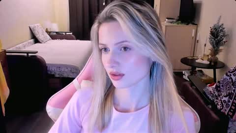 Julie online show from November 29, 4:44 pm