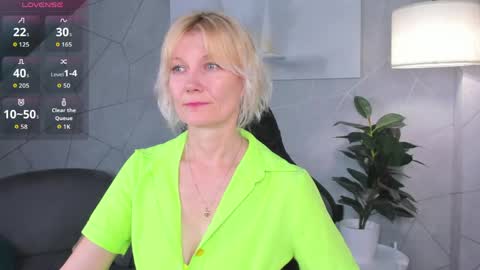 Julie Lucasss online show from June 7, 11:44 pm