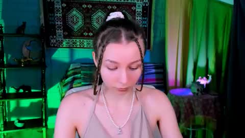 juliedaniel online show from November 19, 8:14 am