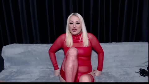 julia online show from February 10, 10:51 pm