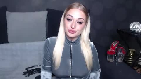 julia online show from September 30, 10:36 pm