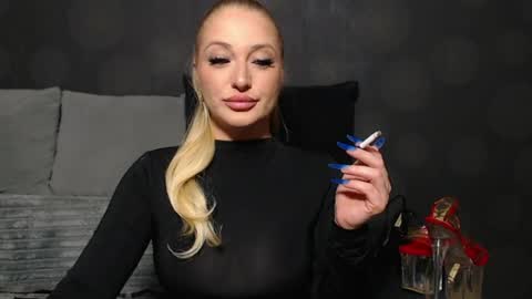 julia online show from June 12, 8:44 am