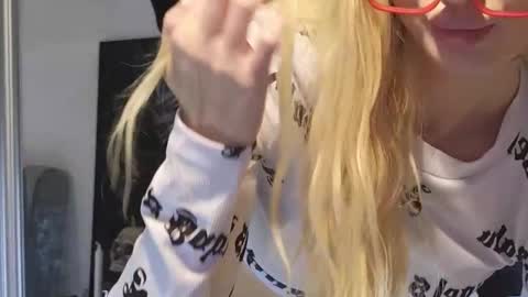 Julia online show from October 24, 8:49 pm