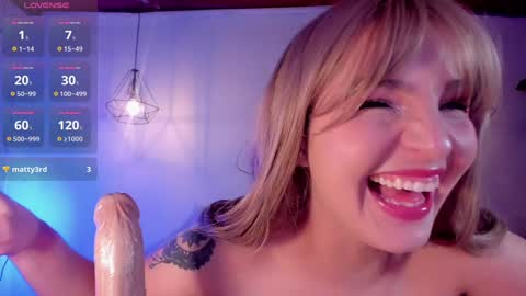 Snapshot of julieta369 chatting on December 22, 10:25 pm Julieta369 online show from December 22, 10:25 pm