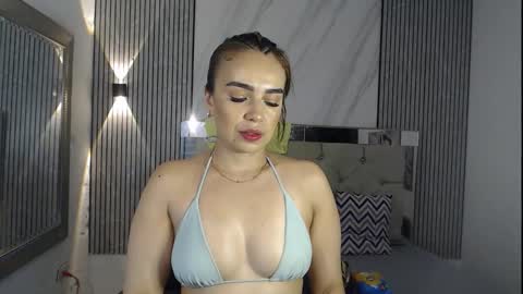 Snapshot of julieta__fox_ chatting on September 13, 2:19 am julieta__fox_ online show from September 13, 2:19 am