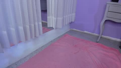Snapshot of julieta_cortes__ chatting on December 13, 11:45 am Julieta online show from December 13, 11:45 am