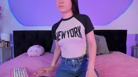 Snapshot of julieta_cortes__ chatting on October 20, 11:46 am Julieta online show from October 20, 11:46 am