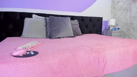 Snapshot of julieta_cortes__ chatting on October 7, 12:20 pm Julieta online show from October 7, 12:20 pm