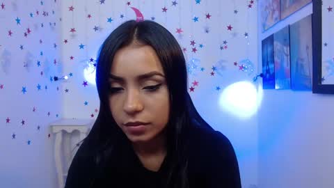 Snapshot of julieta_fn chatting on February 7, 12:17 pm julieta_fn online show from February 7, 12:17 pm