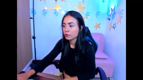 julieta_fn online show from November 26, 3:46 pm