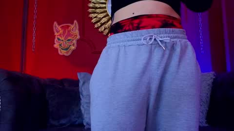 Snapshot of julieta_russell chatting on September 18, 12:37 pm Julieta online show from September 18, 12:37 pm