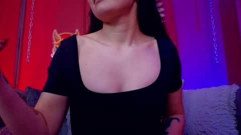 Snapshot of julieta_russell chatting on October 8, 12:20 pm Julieta online show from October 8, 12:20 pm