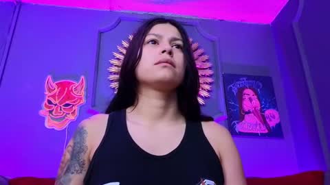 Snapshot of julieta_russell chatting on December 12, 11:40 am Julieta online show from December 12, 11:40 am