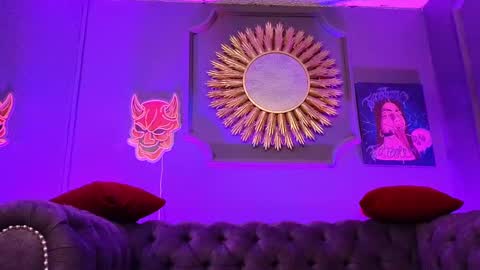Snapshot of julieta_russell chatting on December 16, 11:44 am Julieta online show from December 16, 11:44 am