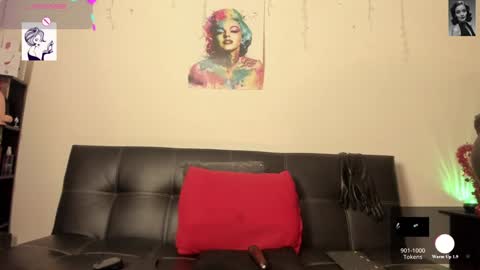 Snapshot of julieta_wall2 chatting on February 6, 5:25 am Julieta wall online show from February 6, 5:25 am