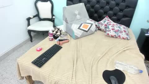 Snapshot of julieth_allen chatting on October 16, 12:46 am julieth_allen online show from October 16, 12:46 am