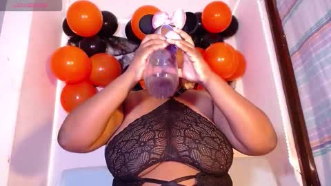 Julieth Brown online show from October 29, 9:50 pm