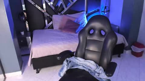 Snapshot of julieth_brown_ chatting on October 4, 9:52 pm Julieth online show from October 4, 9:52 pm