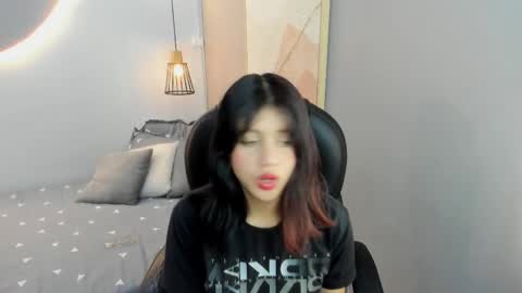 Snapshot of julieth_brown_ chatting on October 18, 7:59 pm Julieth online show from October 18, 7:59 pm