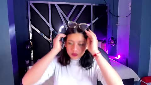 Snapshot of julieth_brown_ chatting on October 2, 9:09 pm Julieth online show from October 2, 9:09 pm