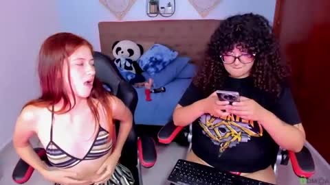 Snapshot of julieth_love_ chatting on October 11, 12:15 am Julieth online show from October 11, 12:15 am