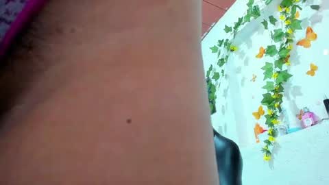 juliethamarquezz online show from May 17, 9:03 pm