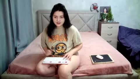Snapshot of julietkalen chatting on December 19, 4:13 am Julietkitty online show from December 19, 4:13 am