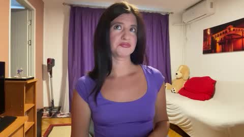 Snapshot of julietterosie chatting on September 27, 10:33 am Rose online show from September 27, 10:33 am