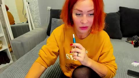 jullia_moor online show from December 2, 1:07 am