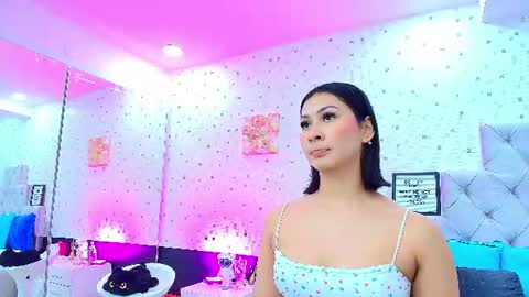 Julieta Reyes   online show from June 15, 11:43 am