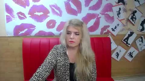 Snapshot of julya_barbi chatting on September 23, 7:50 am Julya Barbi online show from September 23, 7:50 am