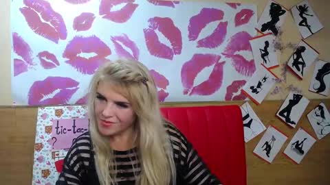 Snapshot of julya_barbi chatting on September 20, 6:28 pm Julya Barbi online show from September 20, 6:28 pm