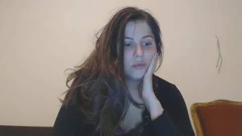 julyilovee online show from September 25, 5:11 pm