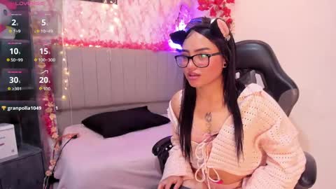 june__moon online show from May 28, 4:10 am