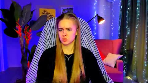 junewoods online show from February 5, 7:22 am