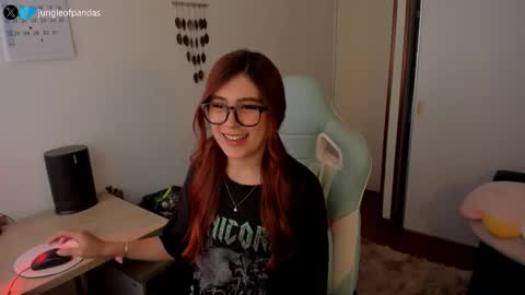 Snapshot of jungleofpandas chatting on October 13, 6:10 pm Call me Sussy  online show from October 13, 6:10 pm