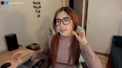 Snapshot of jungleofpandas chatting on October 28, 1:00 am Call me Sussy  online show from October 28, 1:00 am