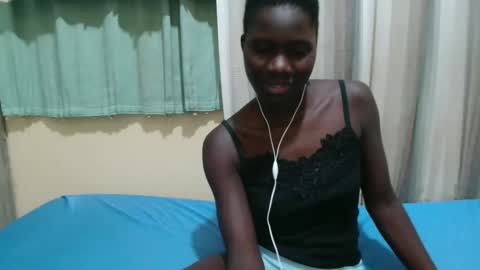 Snapshot of just_lyra chatting on October 18, 6:42 pm Lyra online show from October 18, 6:42 pm
