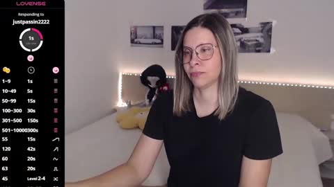 Julie online show from October 18, 4:15 am